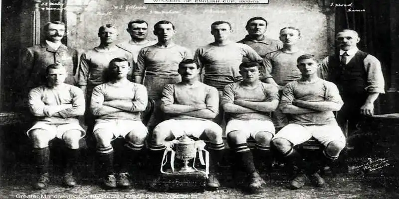 Các cựu cầu thủ Manchester City bên cạnh danh hiệu đầu tiên trong lịch sử CLB