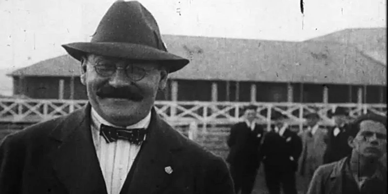 Ông Joan Gamper là người đã đưa Blaugrana thoát khỏi vực thẳm